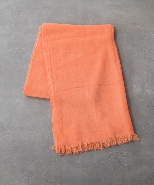 ketty(ケティ)の「無地ストール(マフラー・レディース・グリーン/オレンジ/イエロー/オフホワイト・FREE)」の8枚目の写真