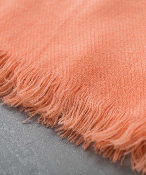 ketty(ケティ)の「無地ストール(マフラー・レディース・グリーン/オレンジ/イエロー/オフホワイト・FREE)」の9枚目の写真