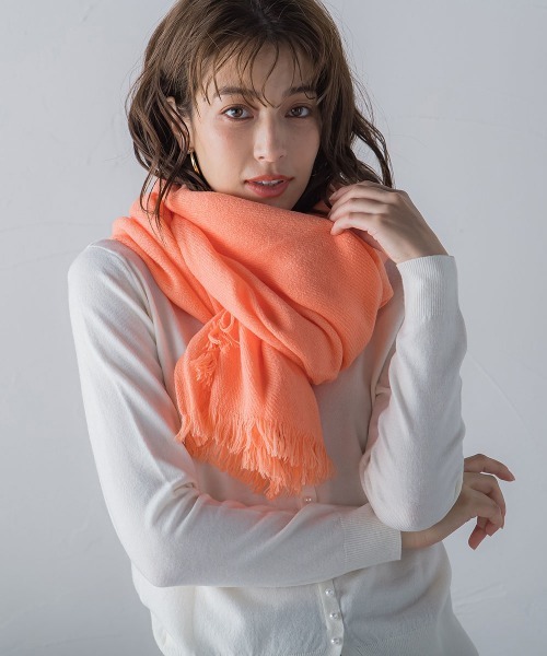 ketty(ケティ)の「無地ストール(マフラー・レディース・グリーン/オレンジ/イエロー/オフホワイト・FREE)」の11枚目の写真