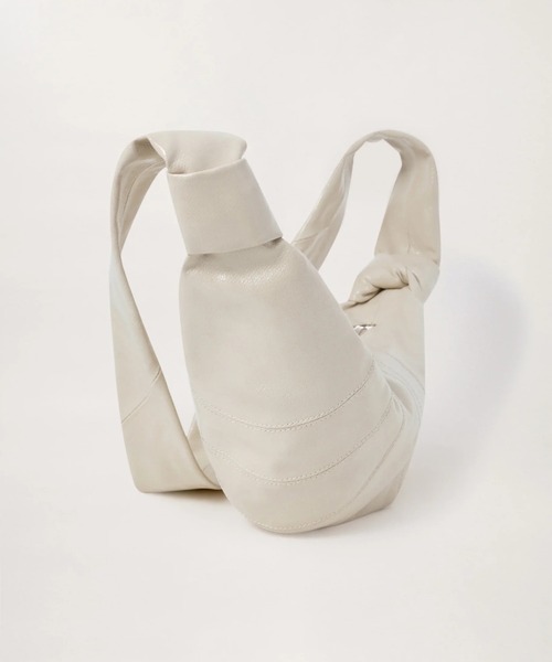 LEMAIRE（ルメール）の「SMALL CROISSANT BAG（ショルダーバッグ・レディース・ブラック/ブラウン系その他/ベージュ系その他・OS）」の4枚目の写真