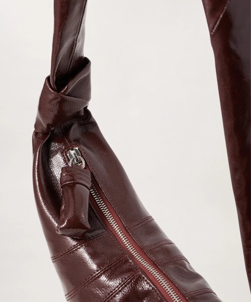 LEMAIRE（ルメール）の「SMALL CROISSANT BAG（ショルダーバッグ・レディース・ブラック/ブラウン系その他/ベージュ系その他・OS）」の9枚目の写真