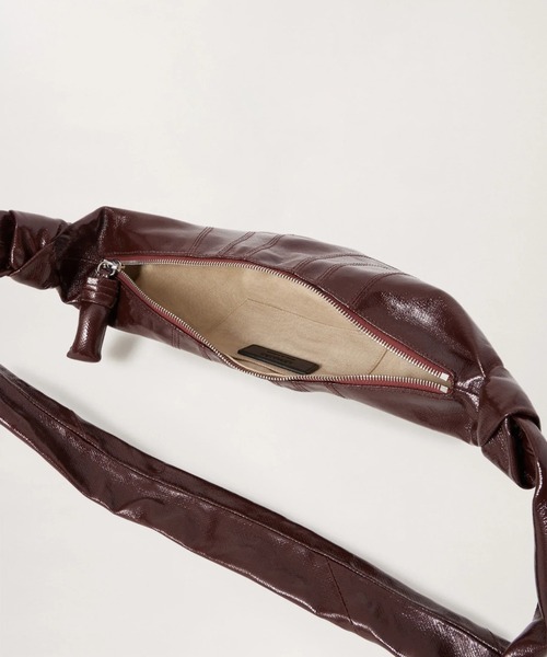 LEMAIRE（ルメール）の「SMALL CROISSANT BAG（ショルダーバッグ・レディース・ブラック/ブラウン系その他/ベージュ系その他・OS）」の10枚目の写真