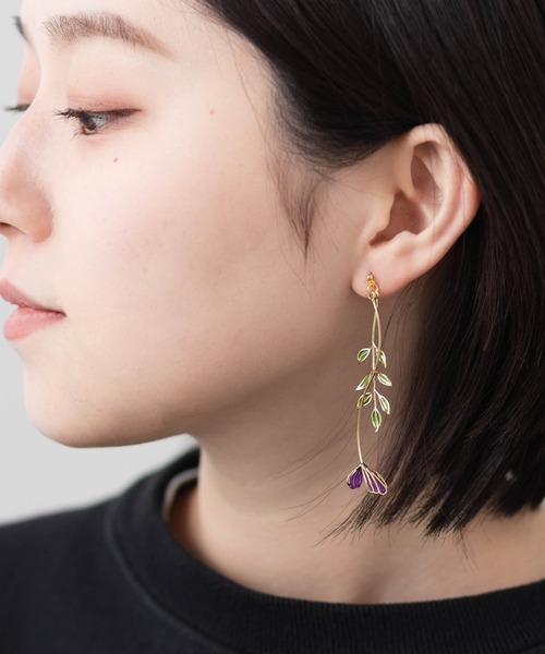 Zoule（ゾーラ）の「フラワー リーフ モチーフピアス（ピアス（両耳用）・レディース・ホワイト/パープル・FREE）」の4枚目の写真