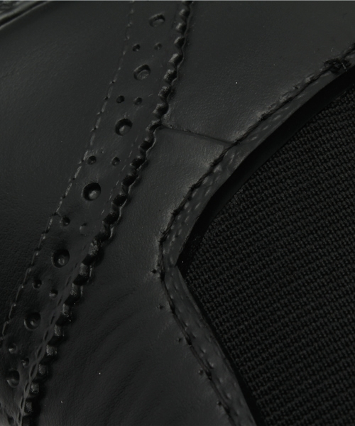 Another Edition（アナザーエディション）の「メダリオンレインショートブーツ/BC メダリオン R/SBT（レインシューズ・レディース・ブラック/ダークブラウン・38/37/36）」の7枚目の写真