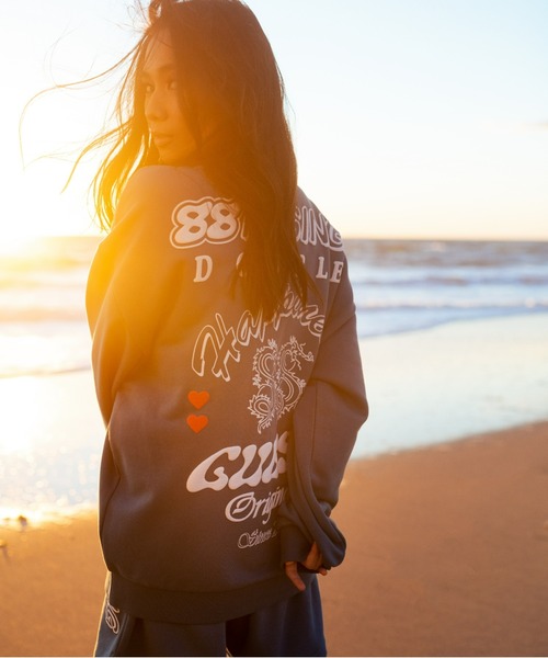 Guess(ゲス)の「GUESS Originals x 88rising Crewneck(スウェット・メンズ・ダークグレー/ブルー・SMALL/MEDIUM/LARGE/X-LARGE)」の7枚目の写真
