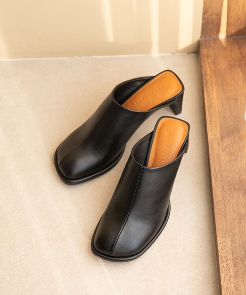 LOWRYS FARM（ローリーズファーム）の「オブリークミュール　182095（パンプス・レディース・ブラック/ブラウン・MEDIUM/LARGE）」の3枚目の写真