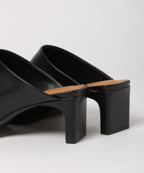 LOWRYS FARM（ローリーズファーム）の「オブリークミュール　182095（パンプス・レディース・ブラック/ブラウン・MEDIUM/LARGE）」の5枚目の写真