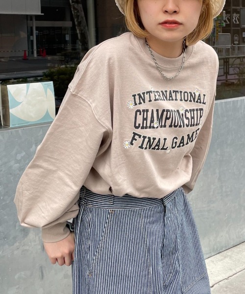CIAOPANIC(チャオパニック)の「フラワープリントロゴビッグロンT/USAコットン(Tシャツ/カットソー・レディース・オフホワイト/ベージュ/ネイビー・FREE)」の2枚目の写真