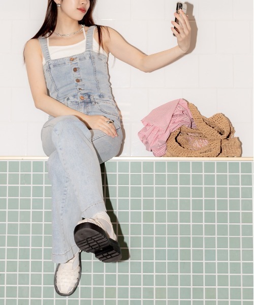 SpRay(スプレイ)の「ストレッチデニムフレアサロペット(サロペット/オーバーオール・レディース・ライトブルー/ブルー・FREE)」の9枚目の写真