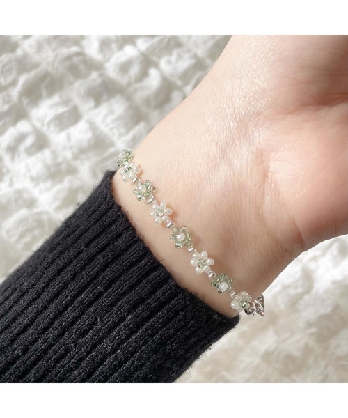 tone(トーン)の「【tanmen】フラワービーズブレスレット(MA)(ブレスレット・レディース・ブラウン/グリーン/ブルー・FREE)」の4枚目の写真