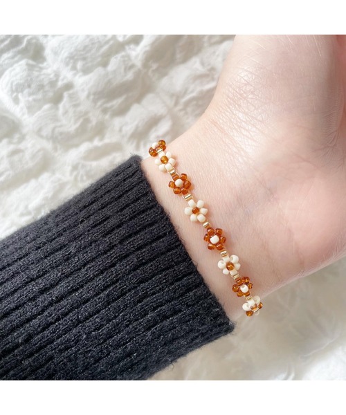 tone(トーン)の「【tanmen】フラワービーズブレスレット(MA)(ブレスレット・レディース・ブラウン/グリーン/ブルー・FREE)」の6枚目の写真