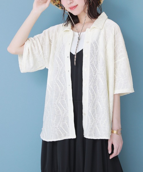 osharewalker(オシャレウォーカー)の「『ジオメトリック半袖シャツ』(シャツ/ブラウス・レディース・ブラック/オフホワイト/イエロー・FREE)」の2枚目の写真