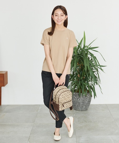 Arnold Palmer(アーノルドパーマー)の「フレンチスリーブ バックタック Tシャツ(Tシャツ/カットソー・レディース・オフホワイト/ブラウン/ブラック・S/M/L)」の21枚目の写真