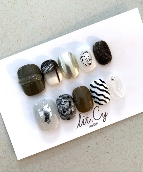 lit.Cy（リットシー）の「lit.Cy ネイルチップ（ネイルシール/ネイルチップ・レディース・マルチ/ベージュ/ブラウン/その他/ブルー/ブラック/その他1/イエロー/ホワイト系その他/ベージュ系その他/オフホワイト/その他2/その他3/ピンク/ブラック系その他/ホワイト系その他2/グリーン/ネイビー/ブラウン系/ブルー系その他/ベージュ系その他3/ベージュ系その他2/パープル/ブラウン系1/クリーム/ピンクベージュ/ブラック系その他2/パープル系/ベージュ系その他4/グレー/ブラック系その他3/ブラック系その他4/その他4/ブラック系その他5/グレー系1/ベージュ系その他5/レッド/ピンク系/ピンク系1/ブルー系その他2/ベージュ系その他6/グレー系2/その他6/その他5/ホワイト×ブラック/ピンク系2/ベージュ系その他7/ホワイト系その他3/ネイビー系/ベージュ系/グリーン系その他/ブラウン系2/ピンク系3/ブラック系その他6/ピンク系4/ベージュ系1/ネイビー系2/ホワイト系その他4/ブルー系その他3/その他7/ピンク系5/グレー系その他3/ベージュ系2/パープル系1/その他8/その他9/ブラウン系3/グレー系その他/ホワイト系その他5/ベージュ系3/ブラック系その他7/その他10・FREE）」の10枚目の写真
