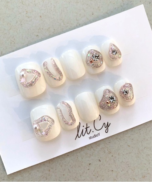 lit.Cy（リットシー）の「lit.Cy ネイルチップ（ネイルシール/ネイルチップ・レディース・マルチ/ベージュ/ブラウン/その他/ブルー/ブラック/その他1/イエロー/ホワイト系その他/ベージュ系その他/オフホワイト/その他2/その他3/ピンク/ブラック系その他/ホワイト系その他2/グリーン/ネイビー/ブラウン系/ブルー系その他/ベージュ系その他3/ベージュ系その他2/パープル/ブラウン系1/クリーム/ピンクベージュ/ブラック系その他2/パープル系/ベージュ系その他4/グレー/ブラック系その他3/ブラック系その他4/その他4/ブラック系その他5/グレー系1/ベージュ系その他5/レッド/ピンク系/ピンク系1/ブルー系その他2/ベージュ系その他6/グレー系2/その他6/その他5/ホワイト×ブラック/ピンク系2/ベージュ系その他7/ホワイト系その他3/ネイビー系/ベージュ系/グリーン系その他/ブラウン系2/ピンク系3/ブラック系その他6/ピンク系4/ベージュ系1/ネイビー系2/ホワイト系その他4/ブルー系その他3/その他7/ピンク系5/グレー系その他3/ベージュ系2/パープル系1/その他8/その他9/ブラウン系3/グレー系その他/ホワイト系その他5/ベージュ系3/ブラック系その他7/その他10・FREE）」の5枚目の写真