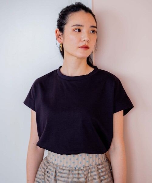 組曲（クミキョク）の「【汗ジミ防止・撥水】GIZAプレーティング天竺フレンチスリーブ カットソー（Tシャツ/カットソー・レディース・アイボリー系/ピンク系/スカイブルー系/ブラック系・2）」の2枚目の写真