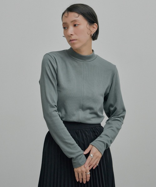 select MOCA(セレクトモカ)の「リブセンタープチハイネックトップス(Tシャツ/カットソー・レディース・カーキ/グレイッシュベージュ/アイボリー/ブラック・FREE)」の22枚目の写真