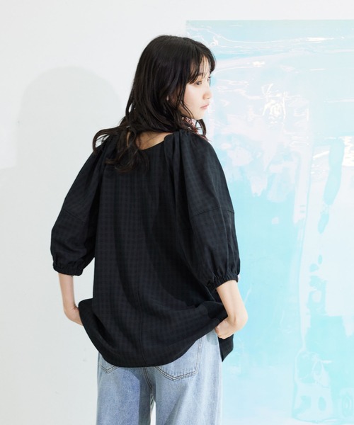 Jayro(ジャイロ)の「袖ボリュームチュニックBL(シャツ/ブラウス・レディース・ホワイト系その他/ブラック/グリーン・M)」の16枚目の写真