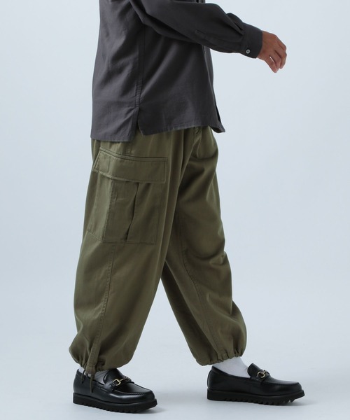 BAYFLOW(ベイフロー)の「M-65ワイドカーゴパンツ(カーゴパンツ・メンズ・カーキ/ブラック/オフホワイト・MEDIUM/LARGE)」の4枚目の写真