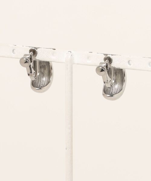 Phoebe（フィービィー）の「【金属アレルギー対応】プランプフープイヤリング　ゴールド/サージカルステンレス（イヤリング・レディース・シルバー/イエローゴールド・FREE）」の3枚目の写真