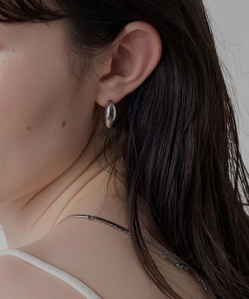 Phoebe（フィービィー）の「【金属アレルギー対応】プランプフープイヤリング　ゴールド/サージカルステンレス（イヤリング・レディース・シルバー/イエローゴールド・FREE）」の2枚目の写真