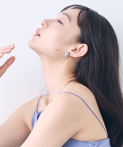 Phoebe（フィービィー）の「【金属アレルギー対応】プランプフープイヤリング　ゴールド/サージカルステンレス（イヤリング・レディース・シルバー/イエローゴールド・FREE）」の11枚目の写真