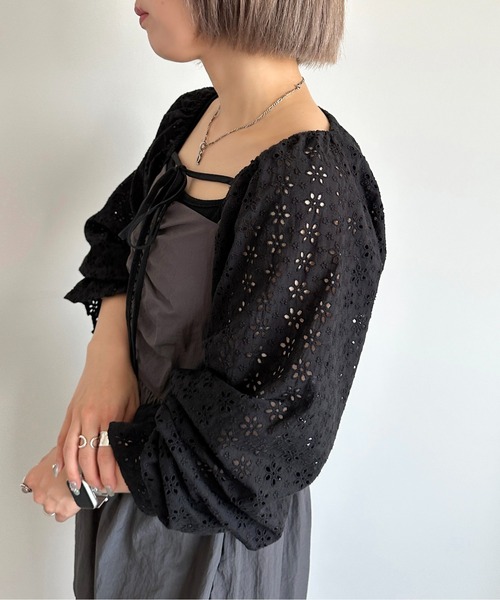 apres jour mignon(アプレジュールミニョン)の「コットンレースボレロ【ZOZOTOWN限定アイテム】(シャツ/ブラウス・レディース・ブラック/オフホワイト・X-LARGE/フリー)」の1枚目の写真