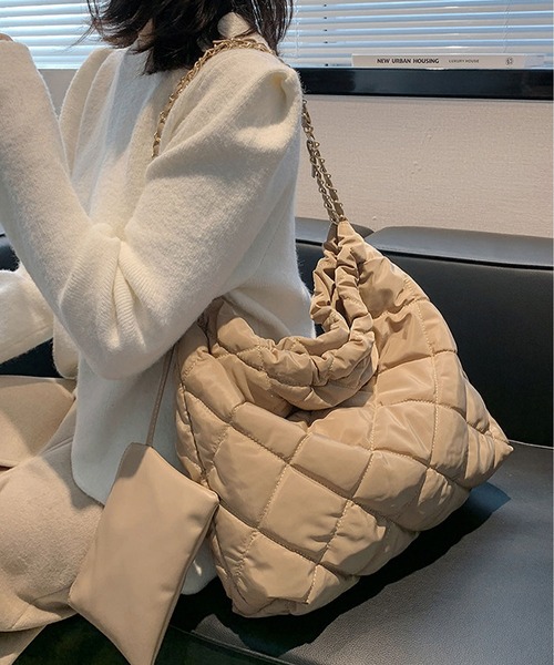 LA VORAGINE（ラ ヴォラジネ）の「マルチポーチ付き キルティング　チェーンショルダーバッグ/トートバッグ /A4対応大容量（ショルダーバッグ・レディース・ブラック/アイボリー/ベージュ/ブラウン・FREE）」の10枚目の写真