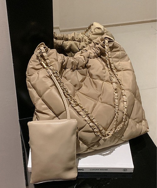 LA VORAGINE（ラ ヴォラジネ）の「マルチポーチ付き キルティング　チェーンショルダーバッグ/トートバッグ /A4対応大容量（ショルダーバッグ・レディース・ブラック/アイボリー/ベージュ/ブラウン・FREE）」の12枚目の写真