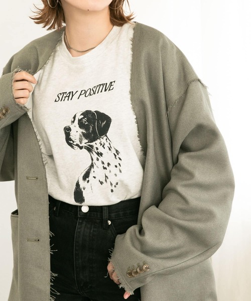 KBF（ケイビーエフ）の「ショルダーパッドプリントカットソー（Tシャツ/カットソー・レディース・チャコールグレー/グレー・ONE）」の3枚目の写真