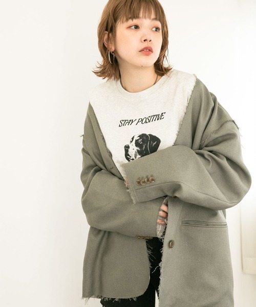 KBF（ケイビーエフ）の「ショルダーパッドプリントカットソー（Tシャツ/カットソー・レディース・チャコールグレー/グレー・ONE）」の4枚目の写真