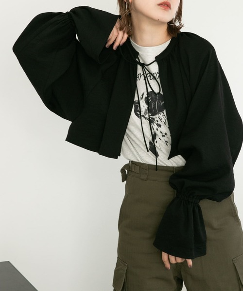 KBF（ケイビーエフ）の「ショルダーパッドプリントカットソー（Tシャツ/カットソー・レディース・チャコールグレー/グレー・ONE）」の10枚目の写真