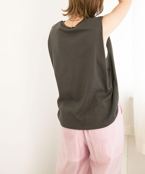 KBF（ケイビーエフ）の「ショルダーパッドプリントカットソー（Tシャツ/カットソー・レディース・チャコールグレー/グレー・ONE）」の15枚目の写真