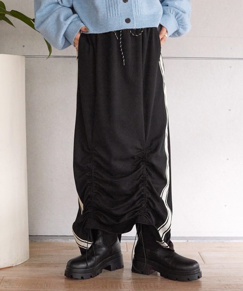 w closet（ダブルクローゼット）の「サイドラインドロストスカート 