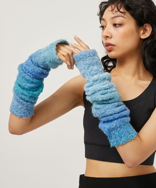 NERGY（ナージー）の「グラデーションニット アームウォーマー（手袋・レディース・ブルー/ライトグレー・FREE）」の3枚目の写真