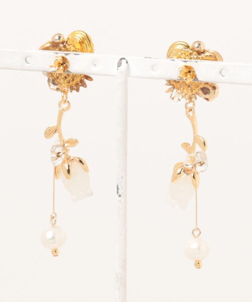 tone(トーン)の「【colzaflap】colzaflap × YM コラボアクセサリー ビジュー×お花パール ピアス(MA)(ピアス(両耳用)・レディース・グレー/イエロー・FREE)」の6枚目の写真