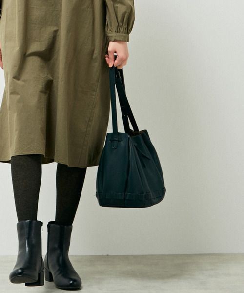 MELROSE claire（メルローズ クレール）の「【スタイリングのアクセントになるアコーディオンバッグ】（ショルダーバッグ・レディース・ダークグリーン/ブラック/ボルドー・FREE）」の9枚目の写真