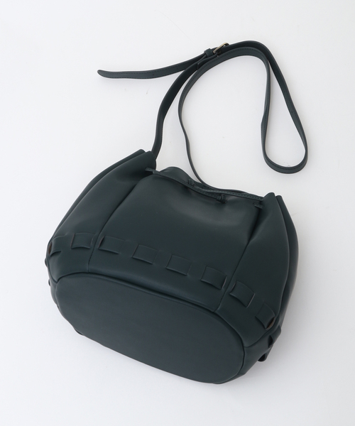 MELROSE claire（メルローズ クレール）の「【スタイリングのアクセントになるアコーディオンバッグ】（ショルダーバッグ・レディース・ダークグリーン/ブラック/ボルドー・FREE）」の17枚目の写真