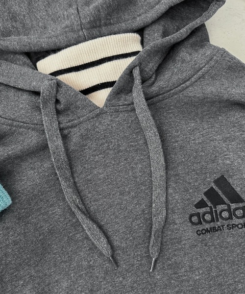 adidas(アディダス)の「adidas COMBAT SPORTS(アディダス コンバットスポーツ)/ワンポイント刺繍ロゴ パーカー(パーカー・レディース・ブラック/グリーン/チャコールグレー・M/L)」の18枚目の写真