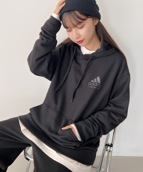 adidas(アディダス)の「adidas COMBAT SPORTS(アディダス コンバットスポーツ)/ワンポイント刺繍ロゴ パーカー(パーカー・レディース・ブラック/グリーン/チャコールグレー・M/L)」の9枚目の写真