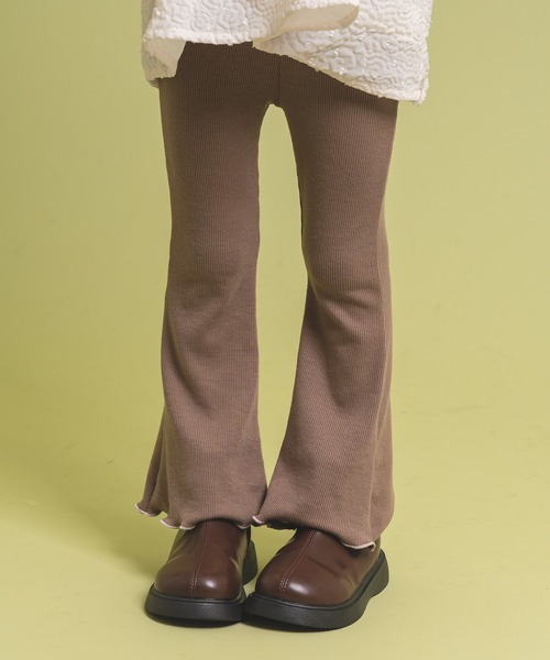 URBAN CHERRY（アーバンチェリー）の「【伸縮性・保温性バツグン】リブカットソーフレアレギンスパンツ（その他パンツ・キッズ・グレー/ブラック/ベージュ/ブラウン・150cm/110cm/120cm/130cm/140cm）」の3枚目の写真