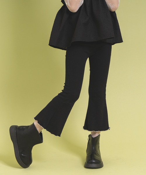 URBAN CHERRY（アーバンチェリー）の「【伸縮性・保温性バツグン】リブカットソーフレアレギンスパンツ（その他パンツ・キッズ・グレー/ブラック/ベージュ/ブラウン・150cm/110cm/120cm/130cm/140cm）」の2枚目の写真