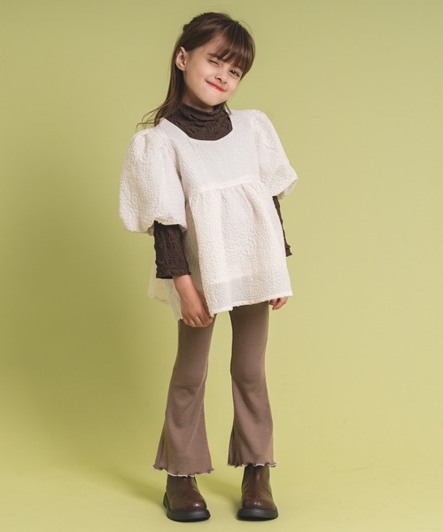 URBAN CHERRY（アーバンチェリー）の「【伸縮性・保温性バツグン】リブカットソーフレアレギンスパンツ（その他パンツ・キッズ・グレー/ブラック/ベージュ/ブラウン・150cm/110cm/120cm/130cm/140cm）」の5枚目の写真