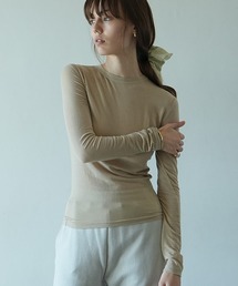 COMFORTABLE CREW TOPS