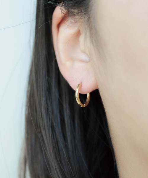 ebine（エビネ）の「金属アレルギー対応/Simple Hoop Pierce / 14mm / サージカルステンレス/ピアス（ピアス（両耳用）・レディース・ゴールド/シルバー・FREE）」の2枚目の写真