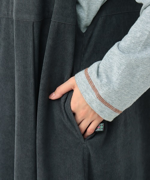 チチカカ（チチカカ）の「Ｖネックジャンスカ【大きいサイズ】（ジャンパースカート・レディース・ベージュ/オレンジ/チャコールグレー・3L）」の15枚目の写真