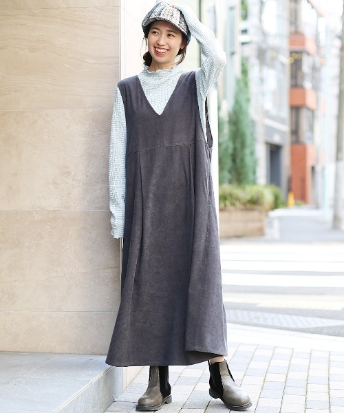 チチカカ（チチカカ）の「Ｖネックジャンスカ【大きいサイズ】（ジャンパースカート・レディース・ベージュ/オレンジ/チャコールグレー・3L）」の4枚目の写真