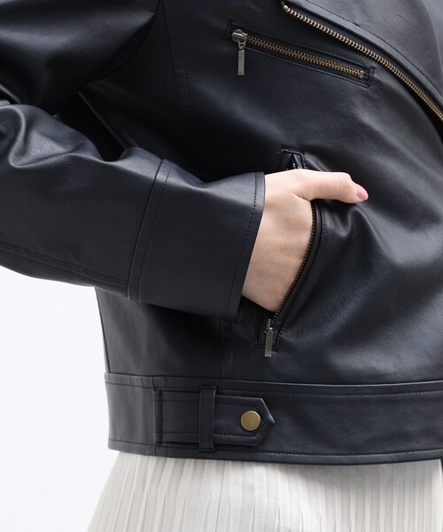BEAMS HEART(ビームスハート)の「BEAMS HEART / フェイクレザー ノーカラーブルゾン(ライダースジャケット・レディース・ブラック・MEDIUM/SMALL)」の10枚目の写真