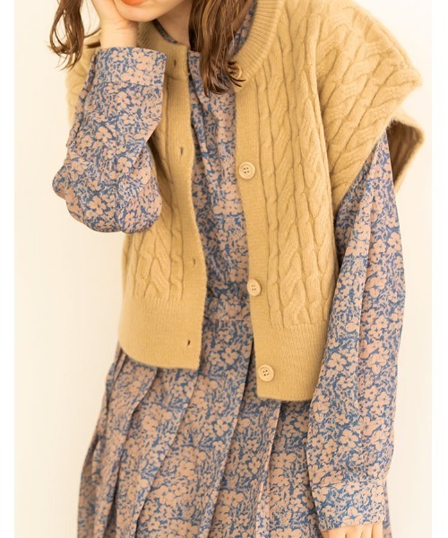 chocomee（チョコミー）の「button knit vest（ベスト・レディース・アイボリー/ベージュ・FREE）」の2枚目の写真