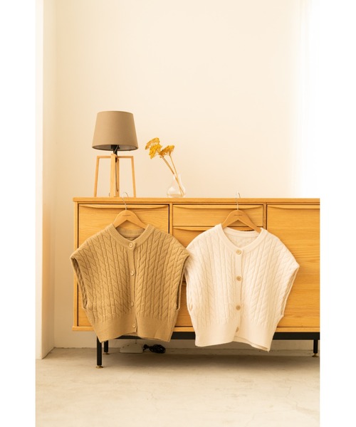 chocomee（チョコミー）の「button knit vest（ベスト・レディース・アイボリー/ベージュ・FREE）」の9枚目の写真